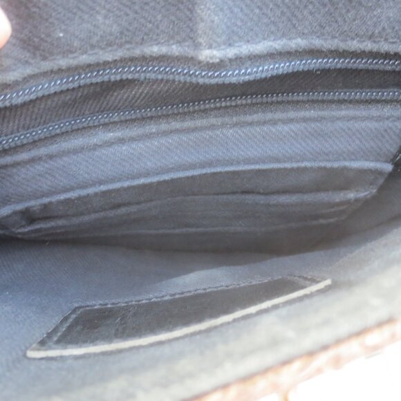 Liz Claiborne Thick Leather Utility Travel Shoulder Pouch. - Picture 7 of 11